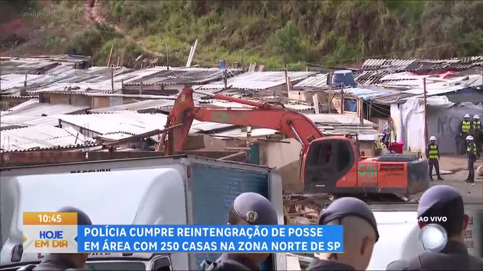 Polícia cumpre reintegração de posse em área com 250 casas na zona norte de SP