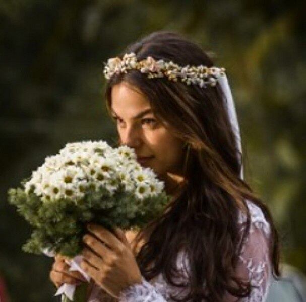 Isis Valverde se prepara para dar fôlego a nova personagem que entra em cena na próxima novela da TV Globo, Boogie Oogie. Pouco antes da entrevista, realizada pelo jornal O Globo, a atriz gravava uma das cenas do folhetim com uma das falas que, afirma ela, foi uma das maiores verdades dita por ela na novela:
– Tempo não é para se jogar fora. Eu não vou desperdiçar nem mais um minuto da minha vida com o que não me interessa