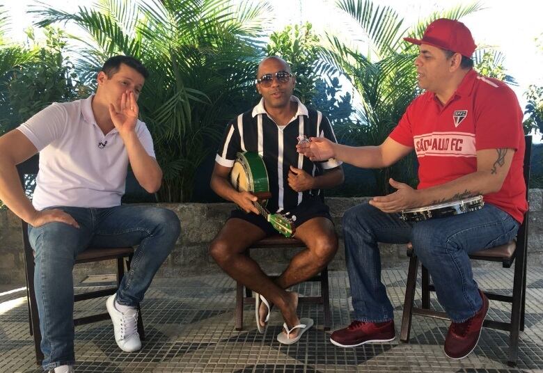 "A gente está aqui para torcer e para ficar 'cornetando', também, de vez em quando", brinca Salgadinho sobre a rivalidade entre as torcidas do Tricolor e do Timão