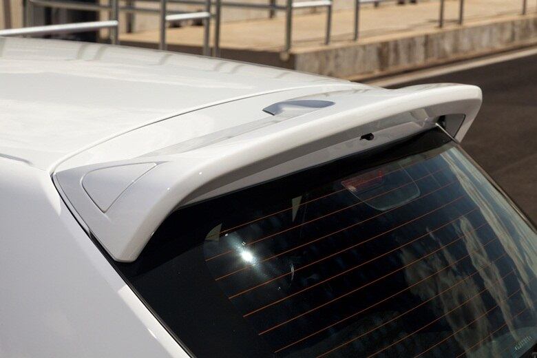 Para aumentar o downforce, o aerofólio da versão RS é 50 milímetros maior que o acessório do Sandero "normal"

LEIA TAMBÉM
Aceleramos: Renault Sandero RS é nervosinho e vai além do visual