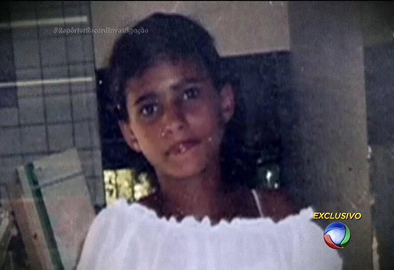Depois da
morte, Jorge ficou com a filha de Jéssica, que na época tinha um ano e meio.
Ele e a mulher pretendiam criar a menina. O casal convenceu a mãe com o
argumento de que nada faltaria à criança. Ele chegou até a registrar a menina em seu nome, mas Jéssica mudou de ideia e ameaçou fugir. Não teve tempo e foi morta

• VÍDEO: Canibais de Garanhuns contam detalhes de como matavam e consumiam a carne das vítimas
• No R7 Play você assiste ao Repórter Record Investigação quando e onde quiser. Experimente!
