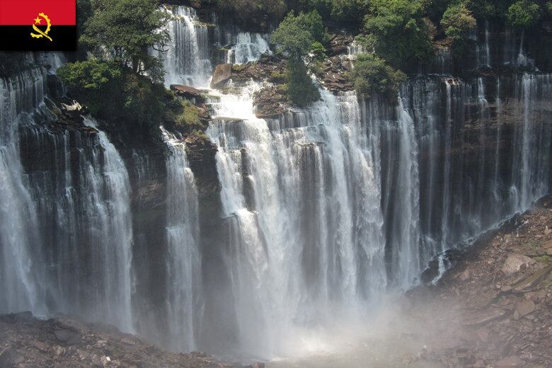 Ainda no primeiro ano longe do Palácio do Planalto, Lula foi a Angola para falar sobre desenvolvimento econômico