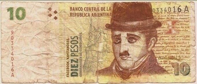Um Carlitos, personagem de Charles Chaplin, é outra nova figura dos pesos argentinos