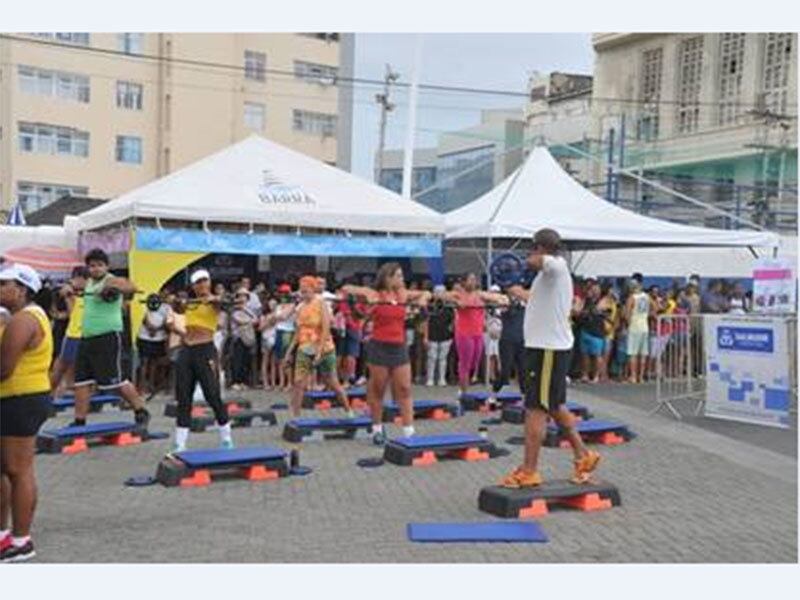 Ruas de Lazer tem cama elástica e atividades esportivas