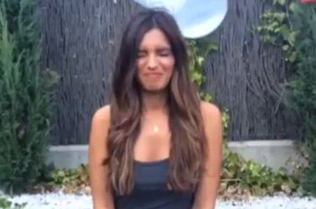 Musa espanhola entrou numa gelada em prol da ELA