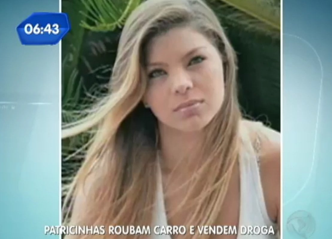 O caso das duas estudantes presas em Salvador (BA), com um carro roubado, mostra que cada vez mais mulheres bonitas estão envolvidas no mundo do crime e chegam a usar da própria beleza para atrair vítimas. Débora Carvalho de Menezes, de 19 anos, e Sendy Gabrielle Gomes (que aparece na foto), de 27 anos, são suspeitas de envolvimento com roubo de
veículos e também com o tráfico de drogas. As duas envolvidas são de classe
média