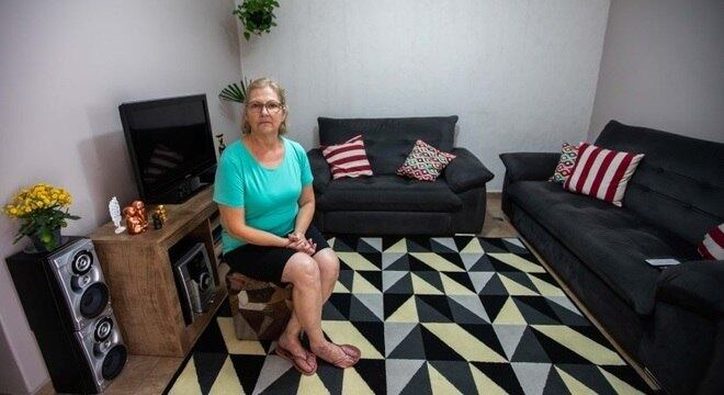 Dona Izildinha encontrou um escorpião nos fios do televisor