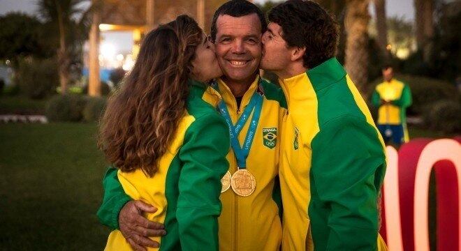 No dia dos pais, Torben Grael fala dos filhos de 'ouro' , que brilharam em Lima