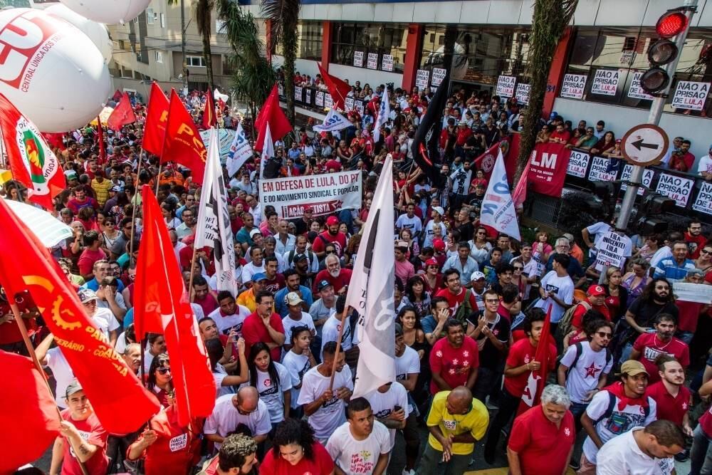 Manifestantes pró-Lula fazem atos desde quinta-feira (5)