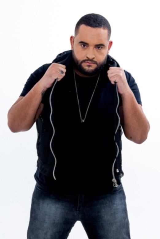 O mentor dessa galera é Edu Rodrigues, que descobriu o mercado plus size depois de se aceitar como um cara gordo e feliz