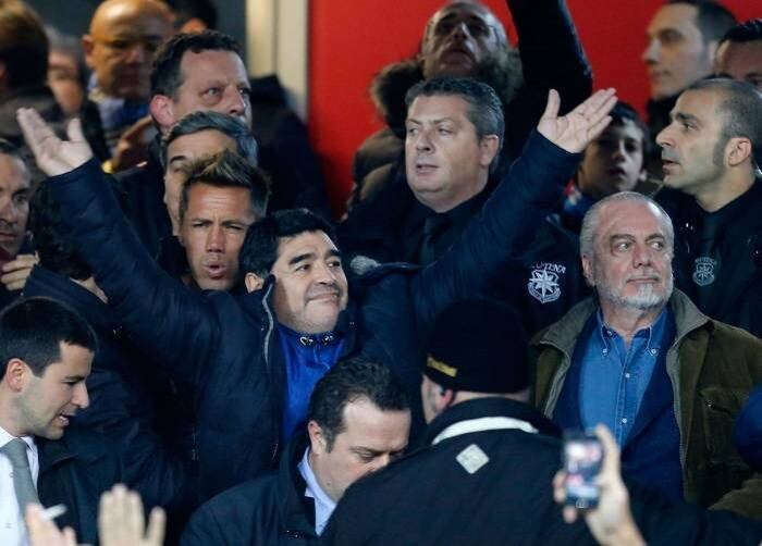 Ídolo do Napoli, o ex-jogador assistiu, recentemente, a vitória do time diante da Roma, no estádio San Paolo, pelas semifinais da Copa da Itália