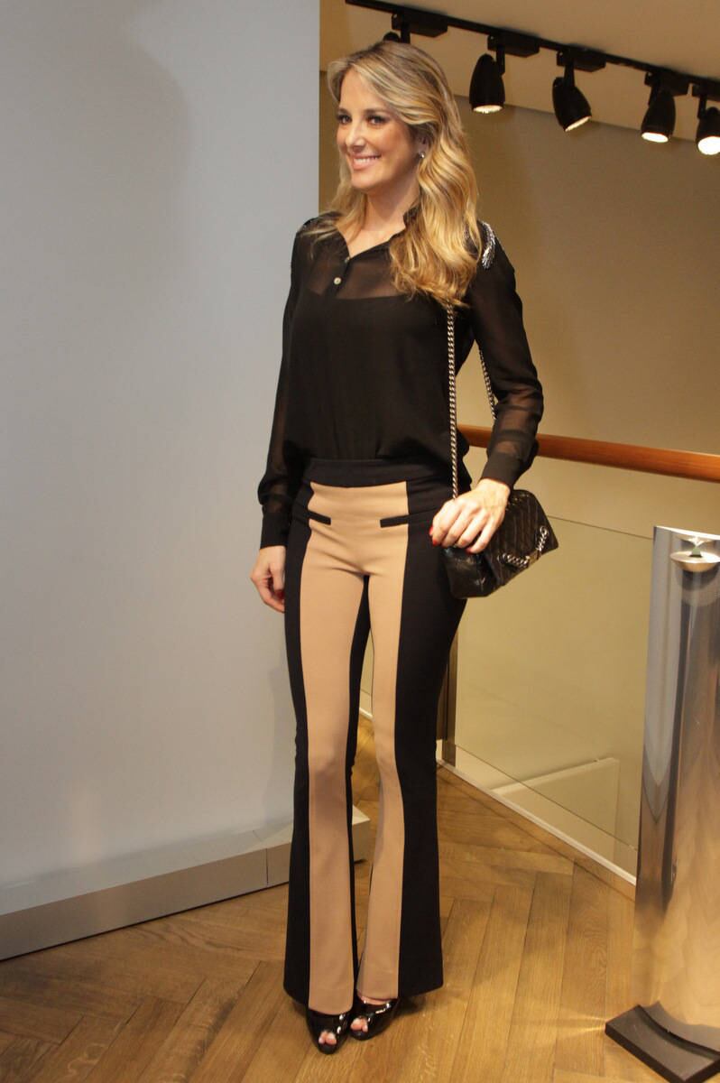 A apresentadora usava um look transparente