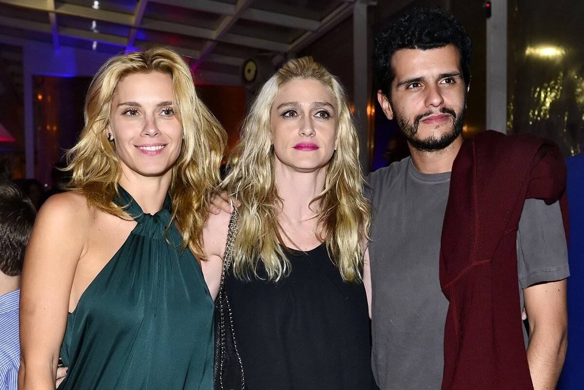 Sem o marido Tiago Worcmann, Carol Dieckmann aproveitou a companhia da diretora de TV Amora Mautner

R7 já viu: Padilha surpreende em estreia em Hollywood
