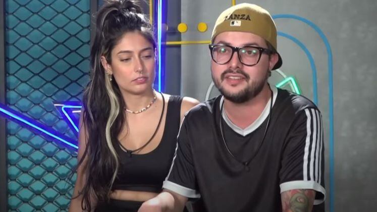 Anne e Pe Lanza acabaram caindo no banquinho da DR após acumularem o pior saldo do ciclo, na semana em que receberam a Herança da DR e tiveram que dar "all in". Após perderem a preferência do público para Adryana e Albert e Brenda e Matheus, o casal foi eliminado. 

Sob o comando de Adriane Galisteu, o Power Couple Brasil 6 vai ao ar de segunda a sexta, às 22h45; e aos sábados, às 22h30, na tela da Record TV. Acesse o PlayPlus e fique por dentro de tudo o que rola no reality de casais.
