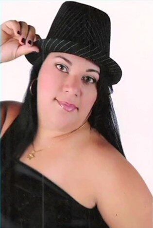 Gilberto afirma que o filho de Adenilda, que presenciou o crime, está muito abalado e questiona quando verá a mãe novamente. A Divisão de Homicídios da Baixada Fluminense investiga o
caso. Segundo a Polícia Civil, parentes de Adenilda e testemunhas estão sendo
chamados para prestar depoimento