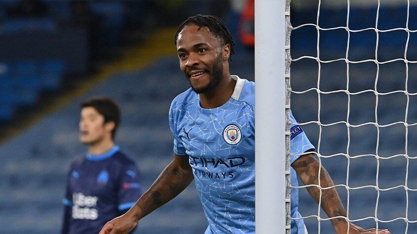 ESQUENTOU - Depois de perder espaço com o técnico Pep Guardiola no Manchester City, o atacante Raheem Sterling pode deixar o clube inglês em breve. Alvo do Barcelona, o jogador de 26 anos afirmou em entrevista à imprensa estadunidense que pensa em mudar de ares. Apesar de ter contrato com o atual campeão inglês até junho de 2023, o camisa 7 pode receber uma proposta do Barcelona já na janela de transferências do inverno europeu, em janeiro. Segundo o