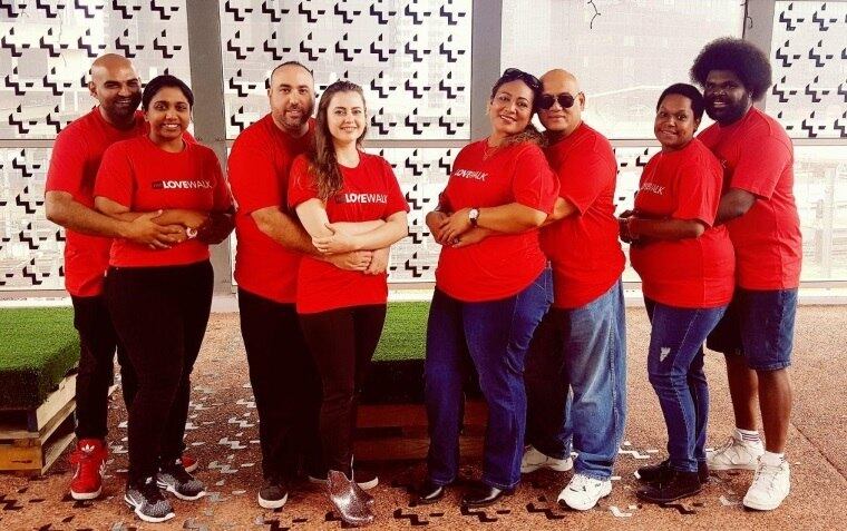 Casais se reúnem para a Caminhada do Amor em Queensland, também na Austrália