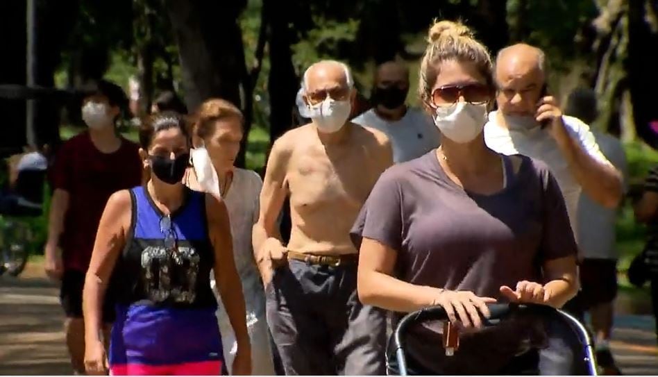 Uso de máscaras ao ar livre vai continuar sendo obrigatório