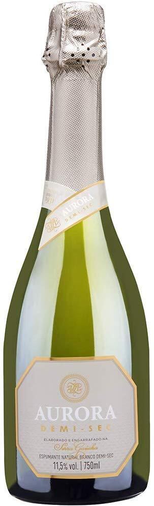 Aurora Demi-Sec
Elaborado a partir de uvas Moscato e Chardonnay, apresenta coloração amarelo-esverdeado, aromas intensos florais. Refrescante, sua principal característica é o equilíbrio entre doçura e acidez.

Comprar agora na Amazon