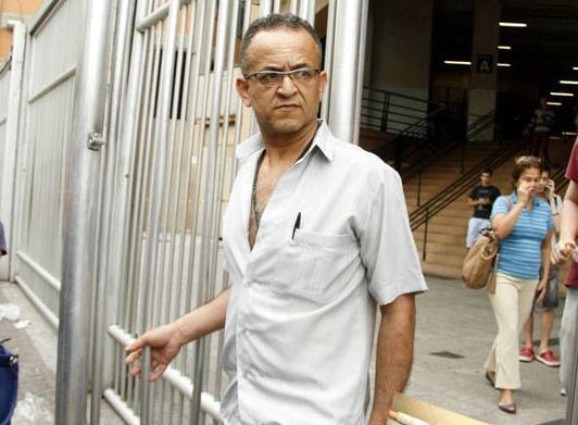 No sábado, Ademar aguardava pela prova de redação