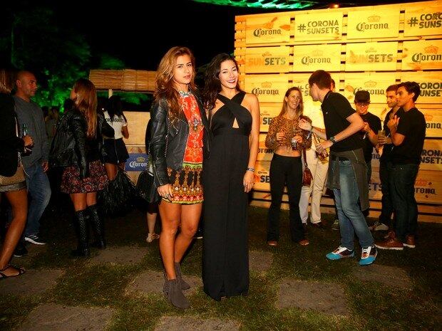 Paula Morais, ex-namorada de Ronaldo Fenômeno, estava com uma amiga