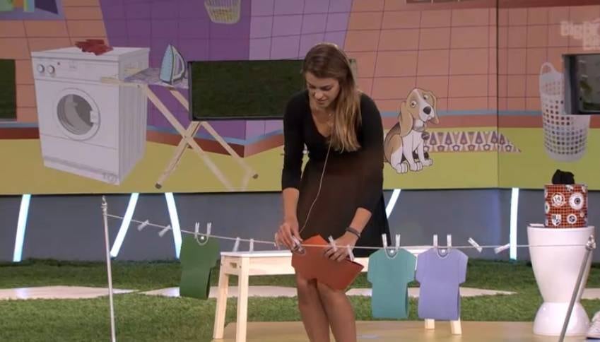 Angela mandou a pergunta para Cássio sobre quem menos ajudava nas tarefes da casa. Brincalhão, o gaúcho disse que ele mesmo não ajudava em nada