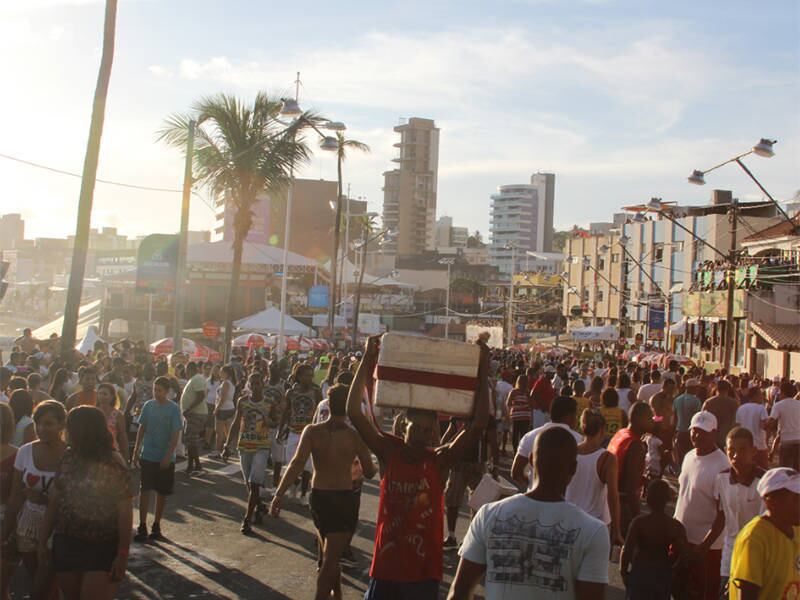 Vendedores ambulantes vão poder atuar em festas populares após cadastramento