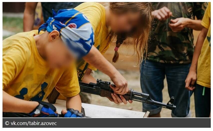 Segundo informações da RT NEws, um grupo pertencente ao acampamento de verão Ukranian Azovets publicou dezenas de fotos de crianças aprendendo a atirar com fuzis AK-47. O acampamento supostamente seria ligado ao batalhão Azov, grupo nacionalista classificado como neonazista pelo congresso dos Estados Unidos