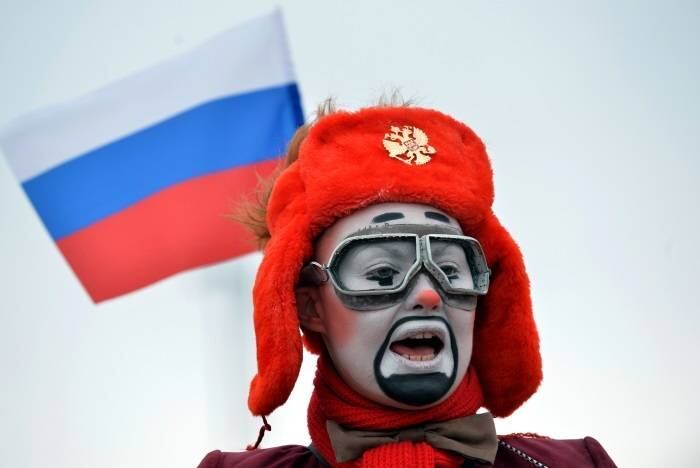 Para se proteger do frio vale tudo! Chapéu, maquiagem, óculos...