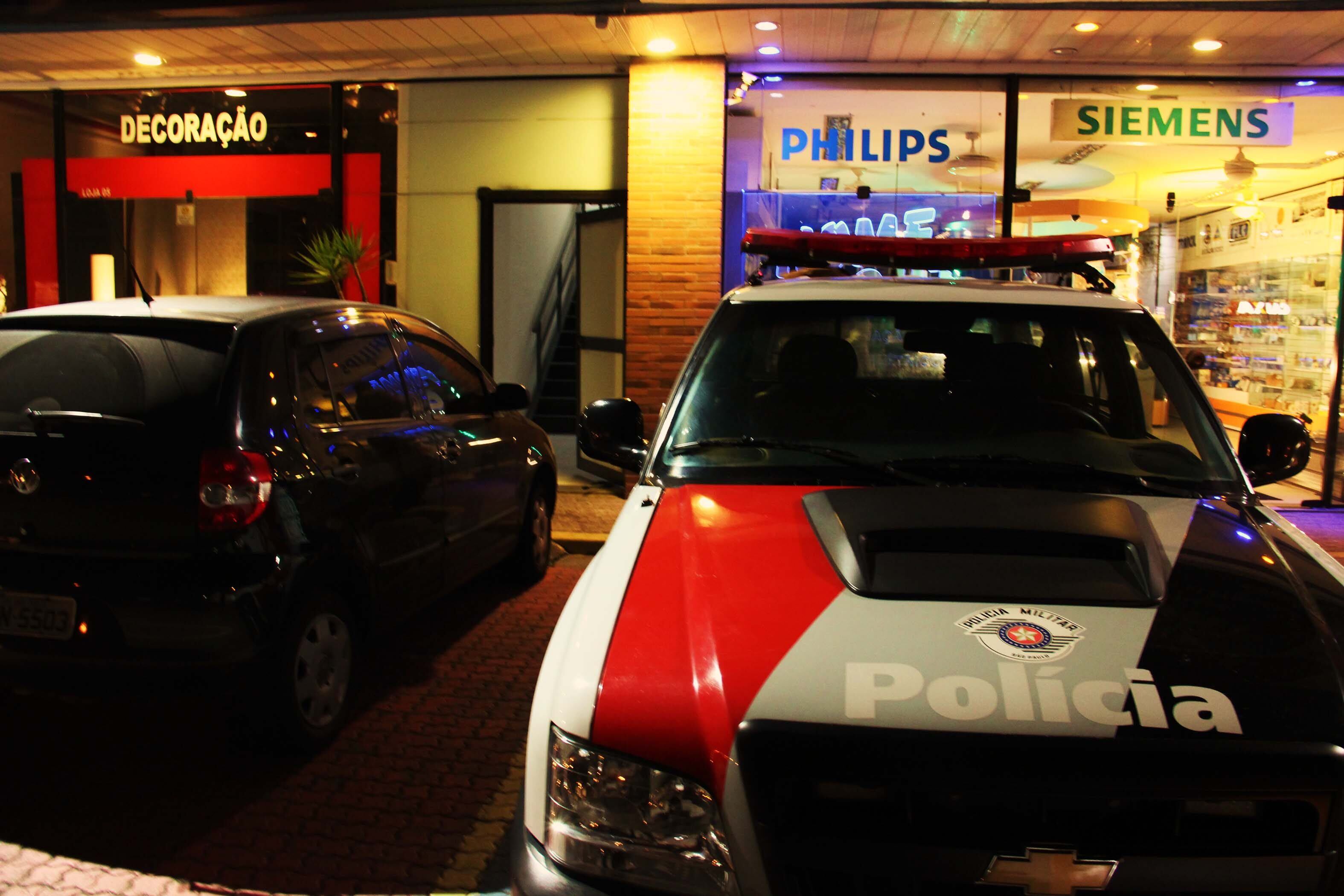 Polícia chegou ao local após receber uma denúncia anônima
