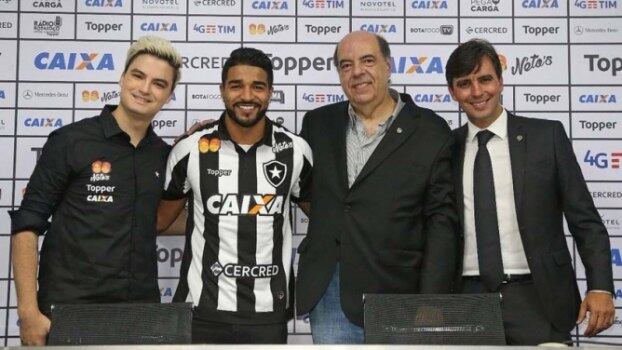 Imagens de Aguirre pelo Botafogo