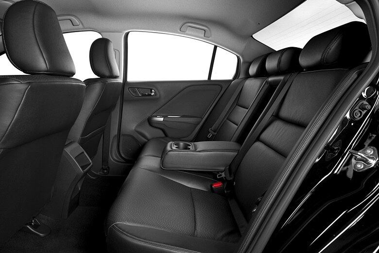 O aumento nas dimensões externas refletiu em maior espaço interno; atrás, passageiro central é beneficiado por assoalho semiplano

Saiba tudo sobre carros! Acesse www.r7.com/carros