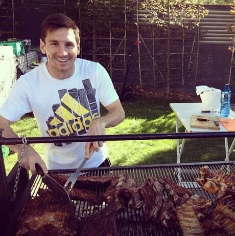 Como bom hermano, ele gosta de promover almoços e churrasco para a família aos fins de semana