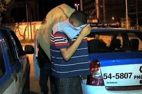 Menores foram apreendidos após assaltarem com uma arma de plástico