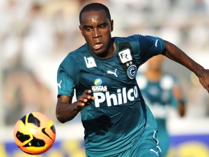 O jogador mais desleal do
Brasileirão foi o meia Hugo, do Goiás. O camisa 10 do Esmeraldino foi expulso
quatro vezes. João Vitor, do Criciúma, e Denílson, do São Paulo, vem logo atrás
com três expulsões cada