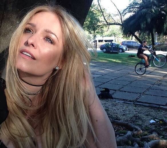 Mergulhada num mar de insatisfações, Luciana passou a colecionar pequena manias e, no início dos anos 2000, foi diagnosticada com Transtorno Obsessivo - Compulsivo (TOC), um distúrbio que se manifesta por meio de uma série de excentricidades cultivadas no dia a dia