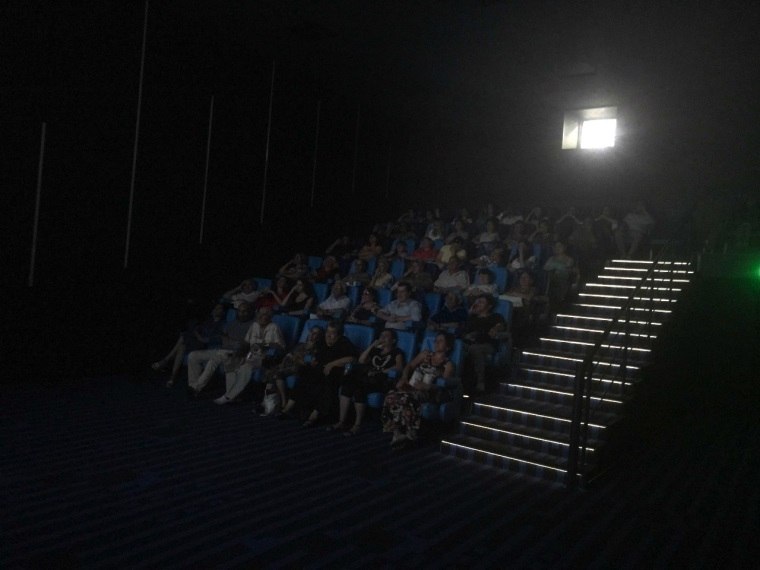 Em maio, Nada a Perder estabeleceu o recorde de maior bilheteria da história do Brasil, com quase 11,5 milhões de ingressos vendidos em todo o país