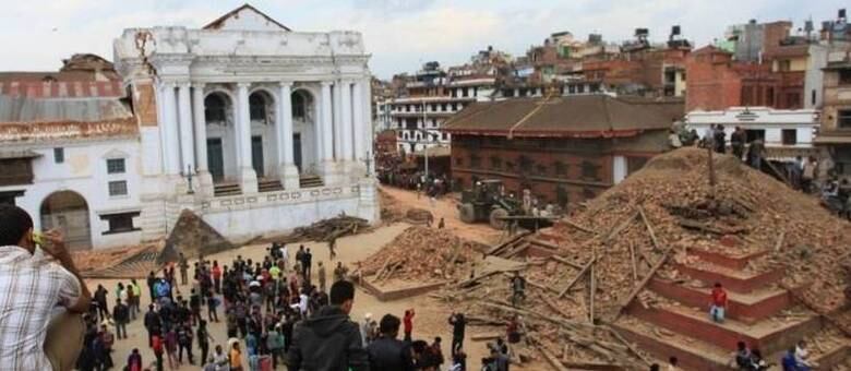 Pouca coisa sobrou da construção central da praça Bashantapur Durbar