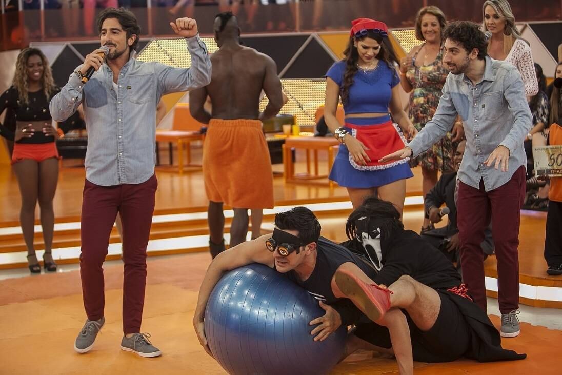 

Vai ser difícil segurar o riso no Legendários de sábado
(17). Marcos Mion convoca um time de famosos para se divertir e muito em um dos
quadros de maior sucesso da atração

+ Vídeo: Assista à íntegra do Legendários deste sábado (10)

+ Juju Salimeni decreta quando pretende parar de malhar: "Não quero ficar nessa noia do corpo"

+ Legendários também está no Facebook. Curta!

+ Siga a atração de Marcos Mion no Twitter!
