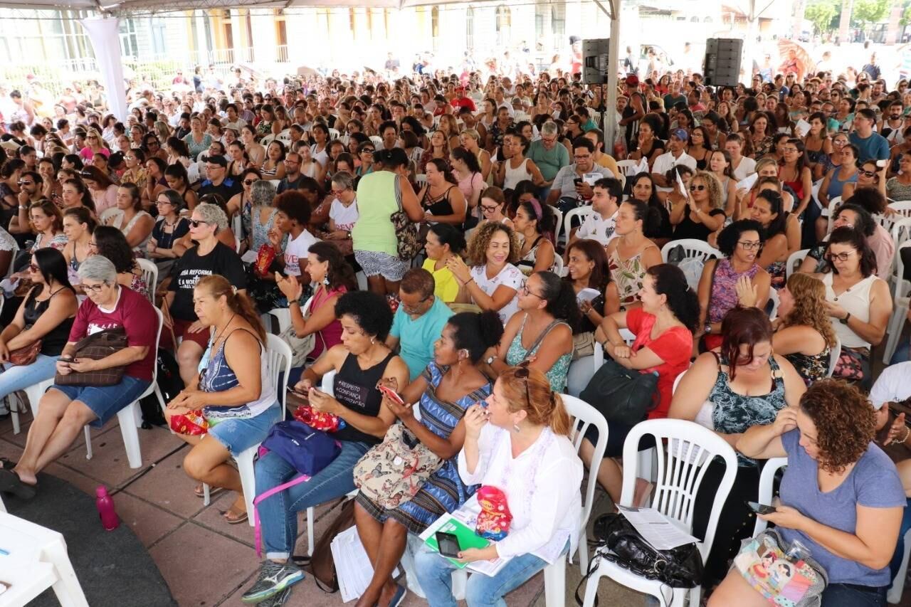 Categoria está em greve há 14 dias