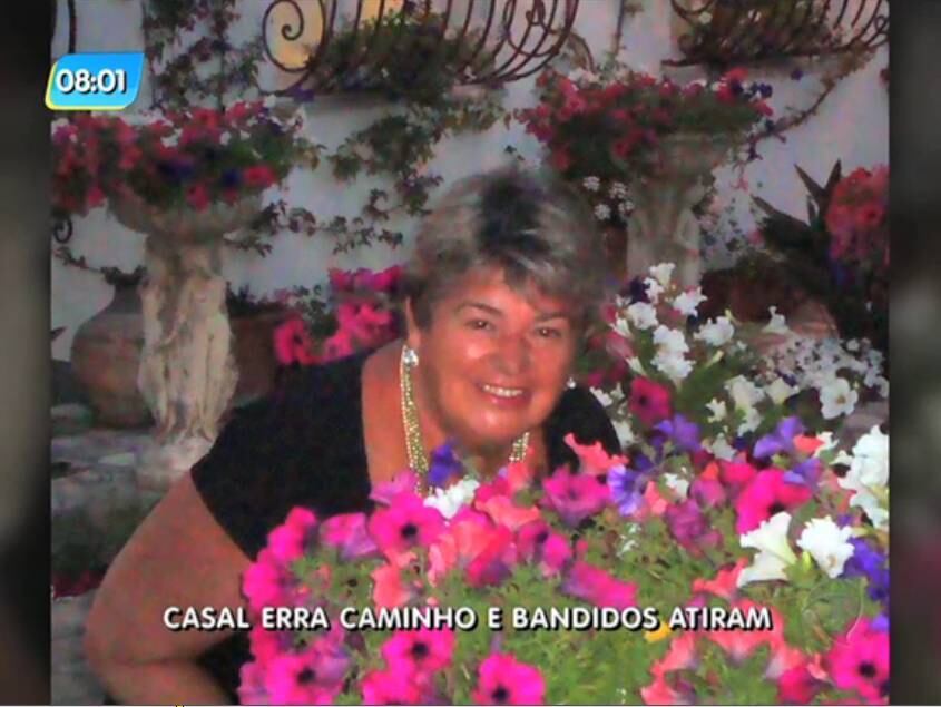 Logo que o carro conseguiu deixar a comunidade uma viatura policial ajudou a socorrer Regina no Hospital Estadual Azevedo Lima. A direção do hospital disse que ela já entrou com parada cardiorrespiratória. "Foram tentadas manobras de ressuscitação, porém a paciente veio a óbito", diz a nota da unidade de saúde