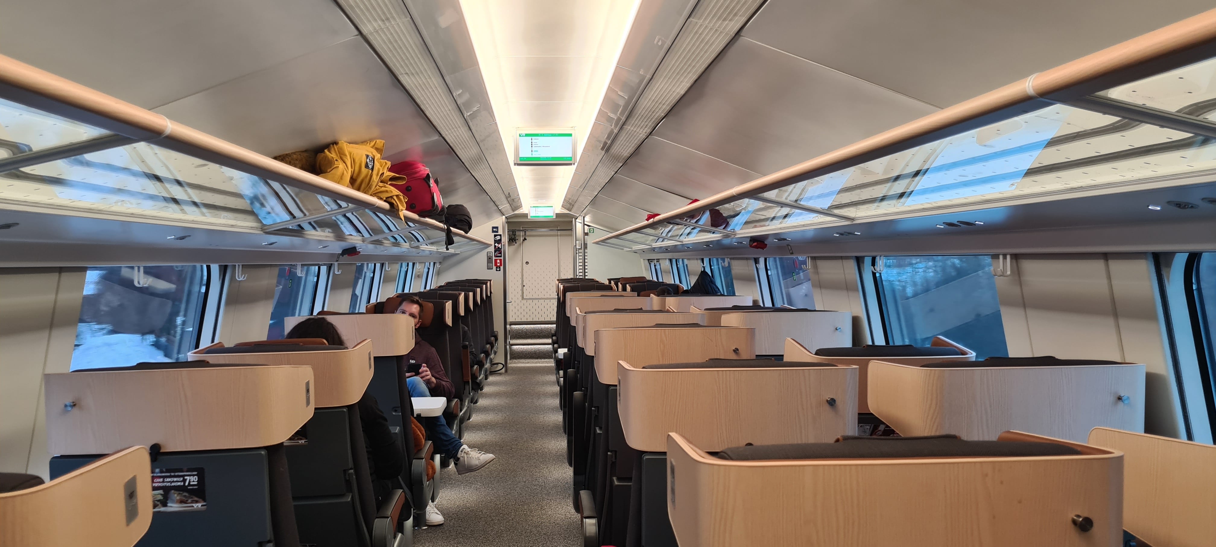Com serviços de primeira classe, o trem na Finlândia se destaca como uma das formas mais confortáveis e panorâmicas de explorar o país