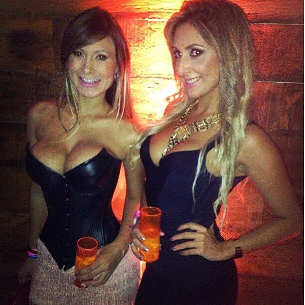 Andressa Urach também posou ao lado da amiga Aline Rodrigues e registrou em seu Instagram