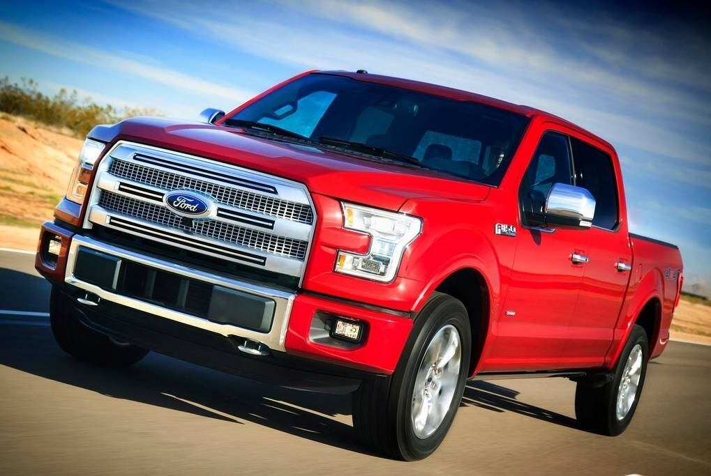 Quase desconhecido no Brasil, o carro mais vendido nos EUA chegou à sua 13ª geração em — literalmente — grande estilo. A Ford F150 foi revelada no Salão de Detroit com um visual ainda mais agressivo, mas repleta de tecnologias para atender à legislações e consumidores cada vez mais rigorosos. Saiba mais sobre essa enorme picape nas próximas fotos

Saiba tudo sobre carros! Acesse R7.com/carros
E confira os melhores preços de novos e usados em r7.icarros.com.br
