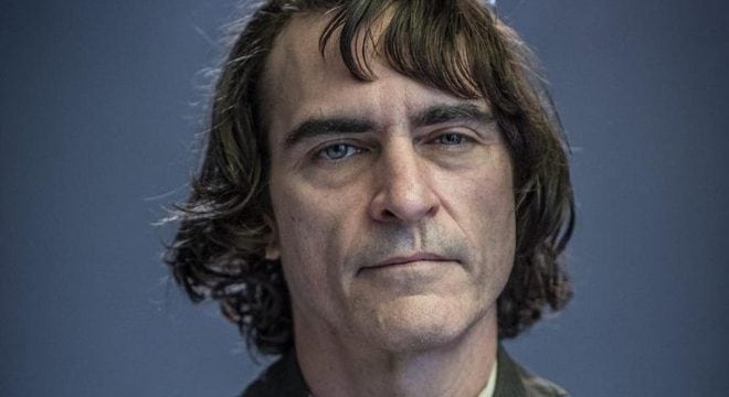 Joaquin Phoenix possui uma forma de lábio leporino