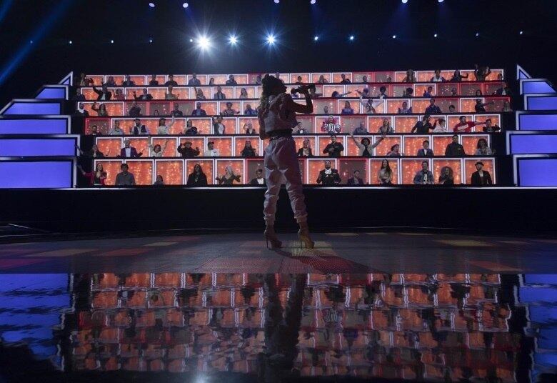 Na próxima quarta-feira (18), o Canta Comigo estreia na tela da Record TV. Artistas dos mais diversos estilos — em performances individuais ou em grupo — devem trazer todo o seu talento e carisma para o palco para disputar um prêmio de R$ 300 mil. O reality show, comandado por Gugu Liberato, será exibido todas as quartas, a partir das 22h30, logo após o Jornal da Record