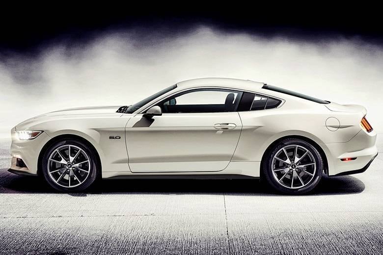 Além do inédito quatro-cilindros, a Ford oferecerá um 3.7 V6 de 304 cv e 37,3 kgfm de torque — repare que os números de rendimento são inferiores ao 2.3 Ecoboost, que possui sistema de injeção direta, além do turbo