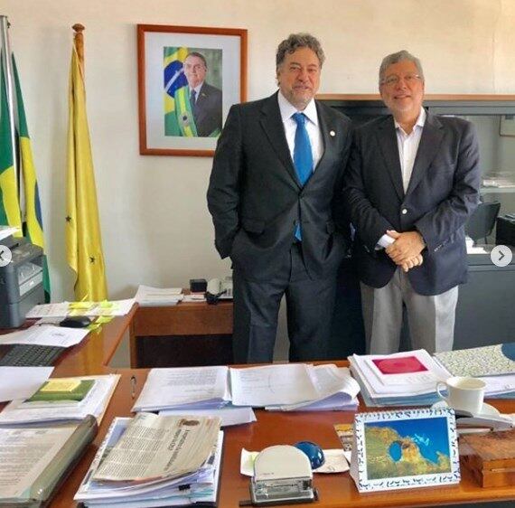 Casares contou com o apoio do embaixador do Brasil em Cabo Verde, João Carlos de Araújo Leitão, durante a visita ao país