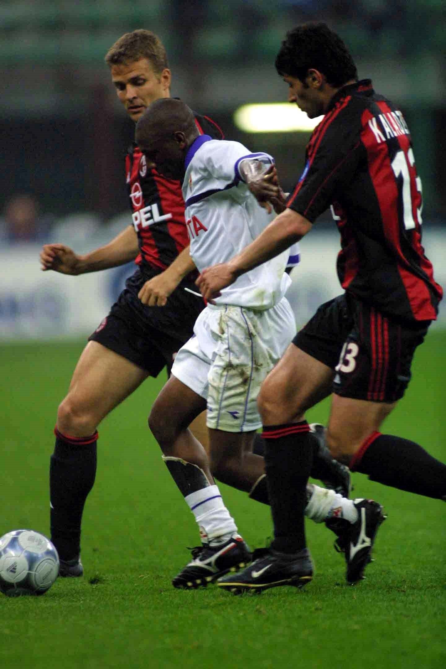 Por falar em jogador folclórico, como não se lembrar do volante Amaral? O ex-coveiro atuou pela Fiorentina, da Itália, de 2000 a 2002 e teve a chance de marcar jogadores como o alemão Oliver Bierhoff (foto) e até o gênio francês Zinedine Zidane