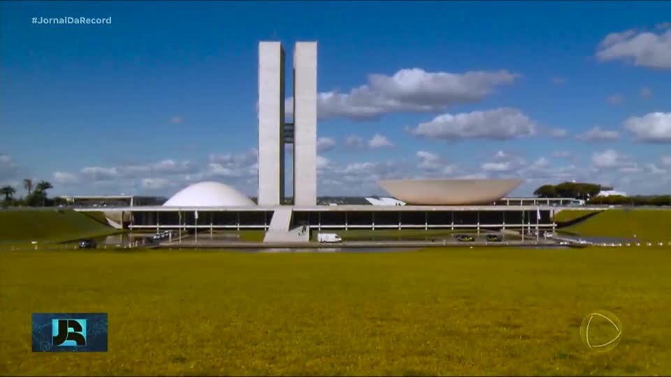 Projeto de lei em discussão na Câmara prevê punição para motoristas que abandonarem animais na rua